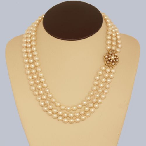 TRIPLE STRAND CULTURED PEARL NECKLACE WITH 9CT GOLD PEARL CLUSTER CLASP 1960S - ADDITIONAL PHOTO 10