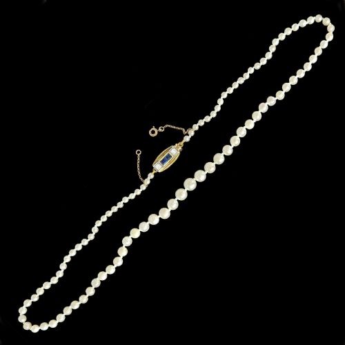 1950S PEARL NECKLACE WITH 18CT GOLD DIAMOND AND SAPPHIRE CLASP RECENTLY RESTRUNG - ADDITIONAL PHOTO 2