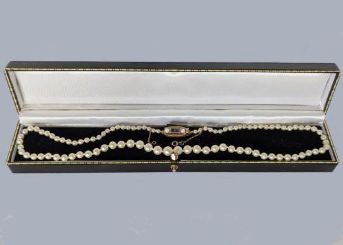 1950S PEARL NECKLACE WITH 18CT GOLD DIAMOND AND SAPPHIRE CLASP RECENTLY RESTRUNG - ADDITIONAL PHOTO 6