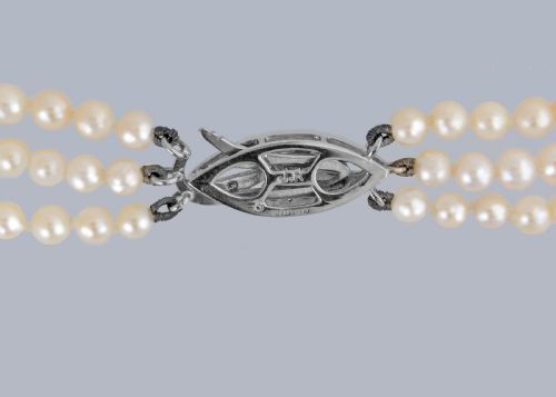 VINTAGE TRIPLE STRAND PEARL NECKLACE 9CT GOLD DIAMOND CLASP LONDON 1958 - ADDITIONAL PHOTO 4