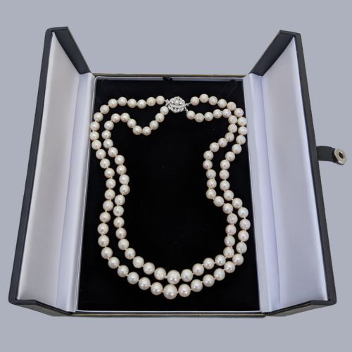 VINTAGE DOUBLE STRAND PEARL NECKLACE WITH DIAMOND 9CT WHITE GOLD FOLIATE CLASP CIRCA 1950S - ADDITIONAL PHOTO 7