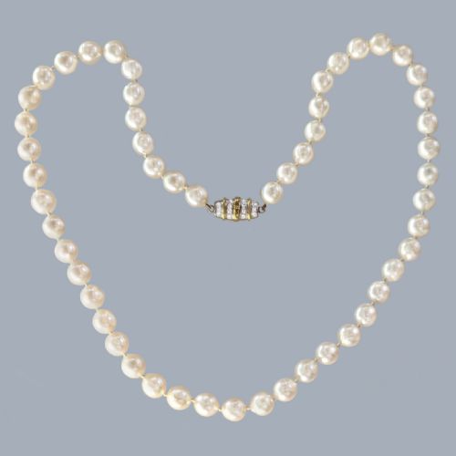 1950s Cultured Pearl Necklace with Diamond 9ct Gold Clasp 8.8mm Pearls