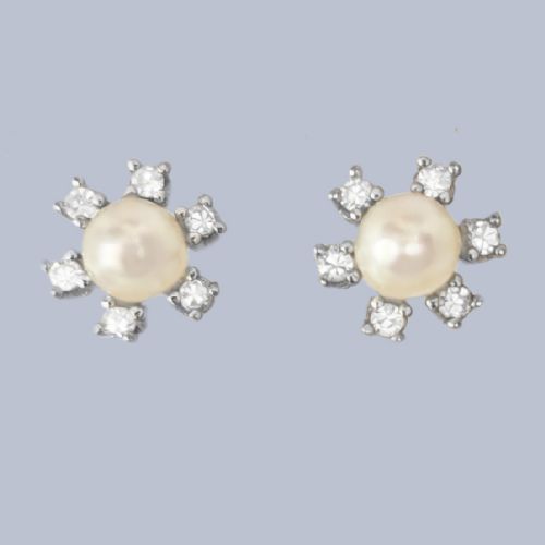 Vintage Pearl & Diamond Floral Stud Earrings in 18ct White Gold – 0.20ct