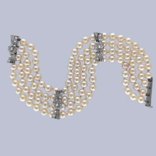 Vintage Four Strand  Pearl Bracelet with Diamond Set 15ct White Gold Bows 1950s Cultured Pearls