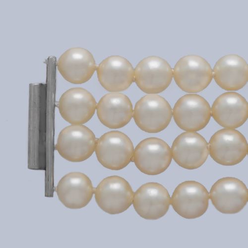 fig 4. An Edwardian four-strand pearl bracelet featuring a central openwork diamond floral clasp in white metal.
