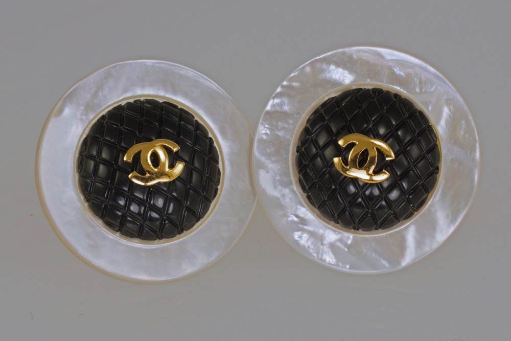 Chanel CC Mother Of Peal & Black Quilt Huge 1 1/2