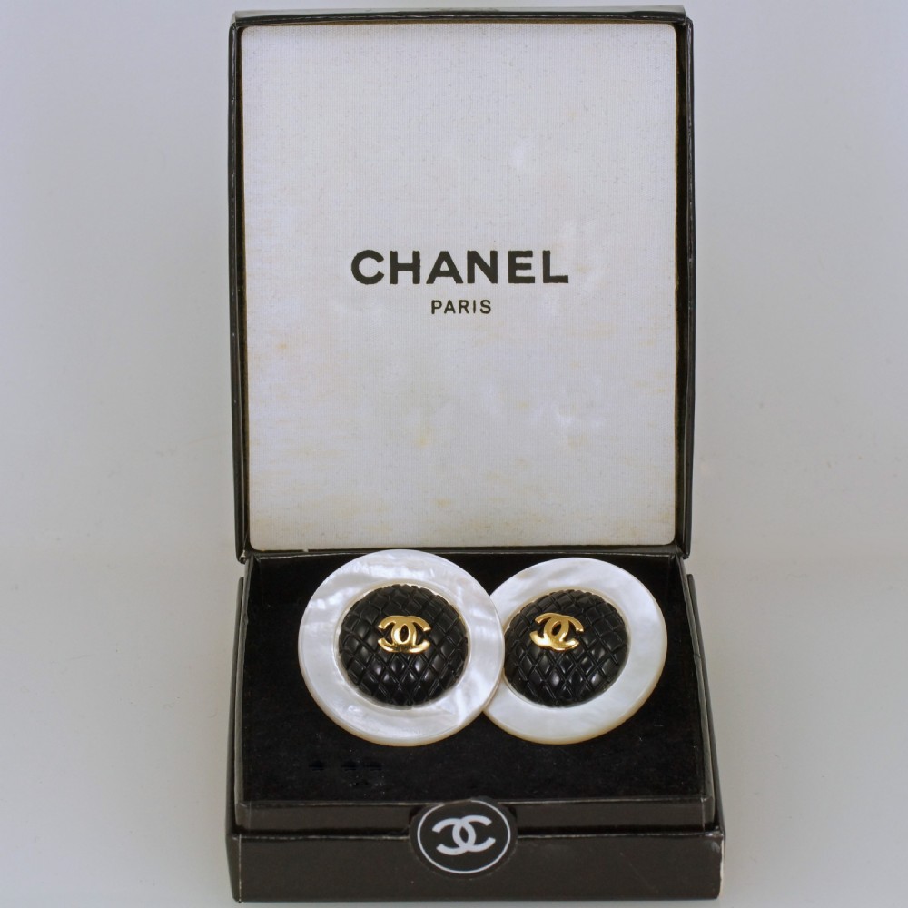 Chanel CC Mother Of Peal & Black Quilt Huge 1 1/2