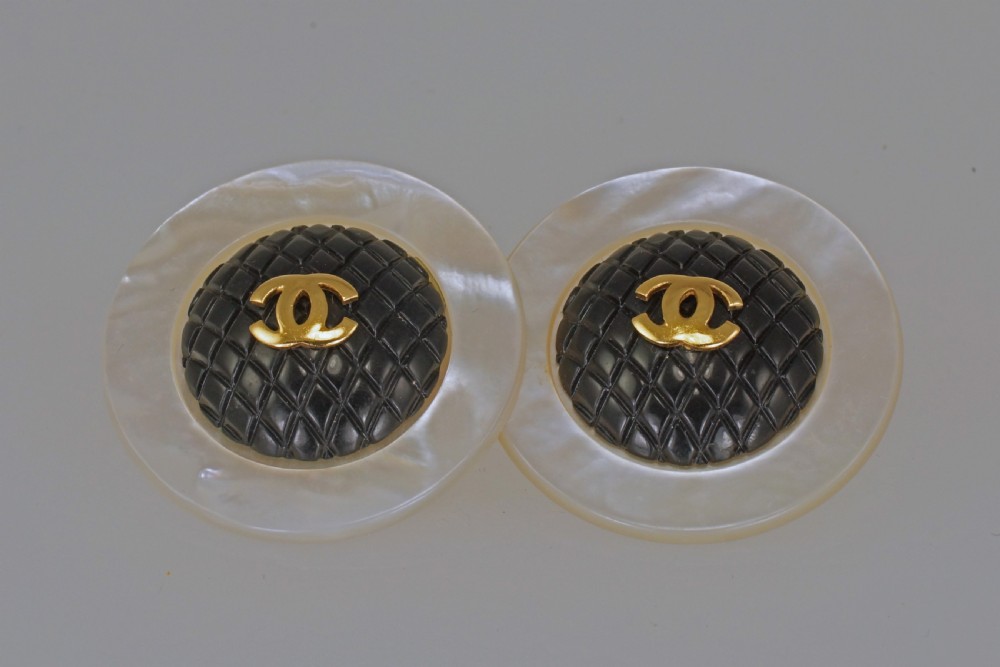 Chanel CC Mother Of Peal & Black Quilt Huge 1 1/2