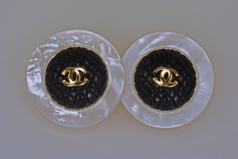 Chanel CC Mother Of Peal & Black Quilt Huge 1 1/2