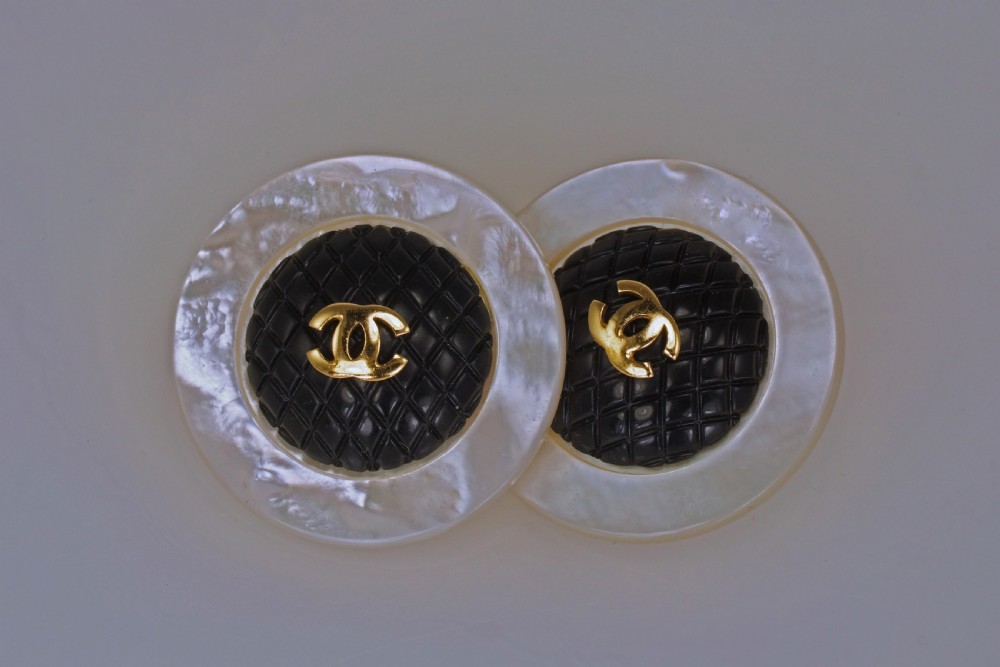 Chanel CC Mother Of Peal & Black Quilt Huge 1 1/2