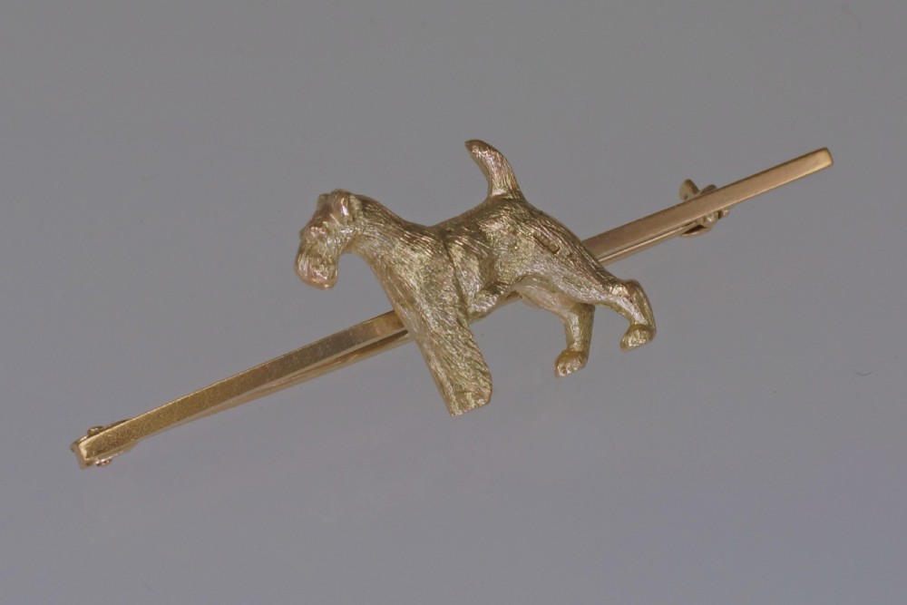 Vintage 9ct Gold Airedale Terrie Dog Brooch English Hallmarked Birmingham 1947 View III