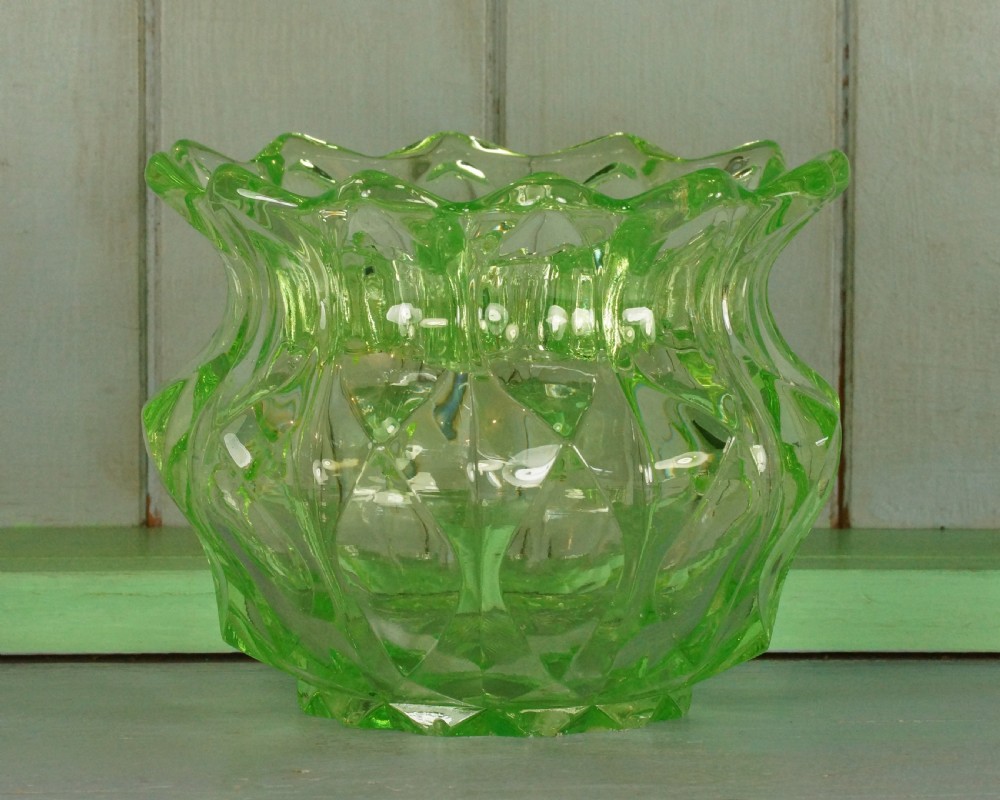 Walther & Sohne Art Deco Green Uranium Vase With Frog 5