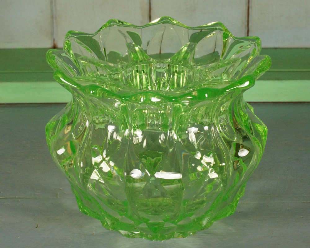 Walther & Sohne Art Deco Green Uranium Vase With Frog 5