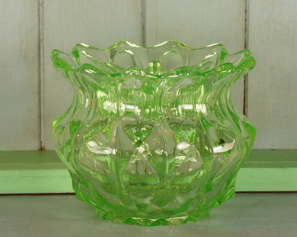 Walther & Sohne Art Deco Green Uranium Vase With Frog 5