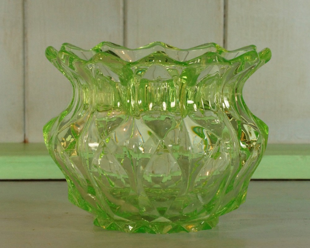 Walther & Sohne Art Deco Green Uranium Vase With Frog 5