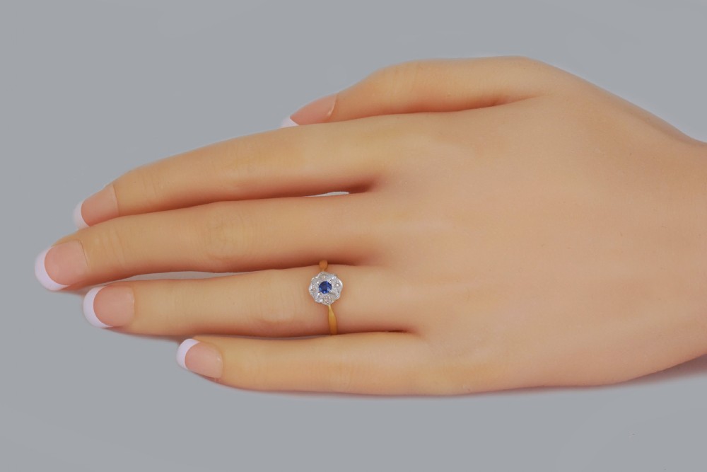 Antique 18ct Gold & Plat Sapphire & Diamond Edwardian Daisy Cluster Ring ca.1910 View II