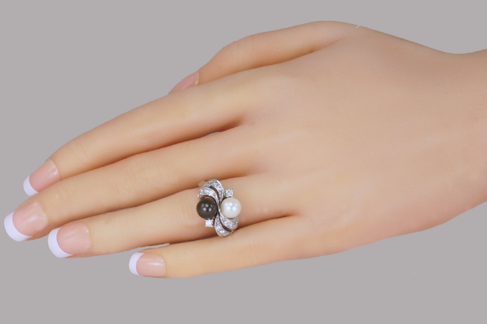 Vintage 18ct Gold Pearl & Diamond Toi & Moi Ring 1960's Grey Pearl Cocktail Twist Ring View II