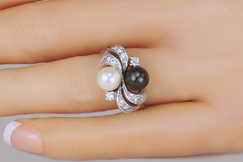Vintage 18ct Gold Pearl & Diamond Toi & Moi Ring 1960's Grey Pearl Cocktail Twist Ring View III