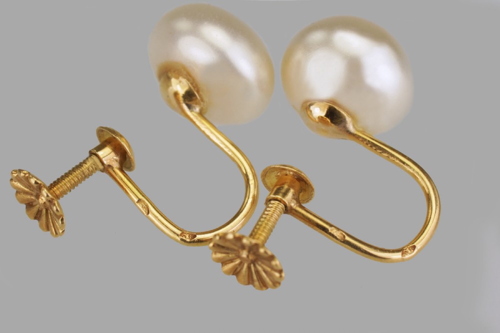 Vintage 18ct Gold Pearl Earrings With Tiffany & Co.Antique Leather Box circa 1950 View XI