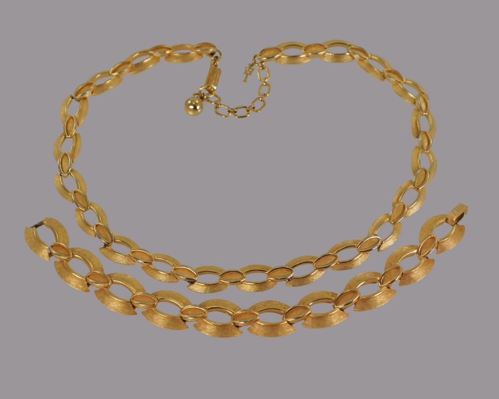 Vintage Trifari Link Chain Necklace & Bracelet Set 1960's Signed Crown & T Charm  View XVI