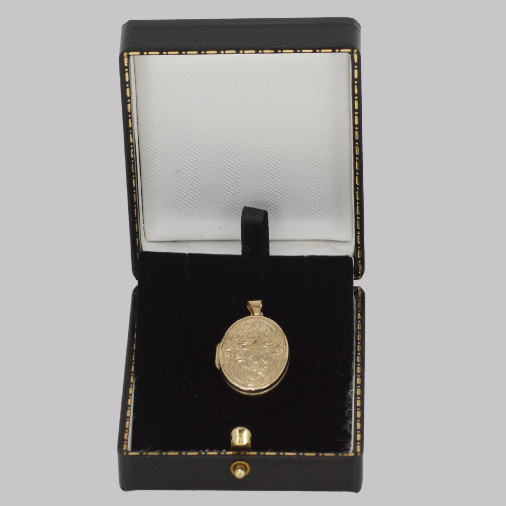 Vintage 9ct Gold Scroll Patterned Locket Oval Engraved 1960s Yellow Gold Pendant View III
