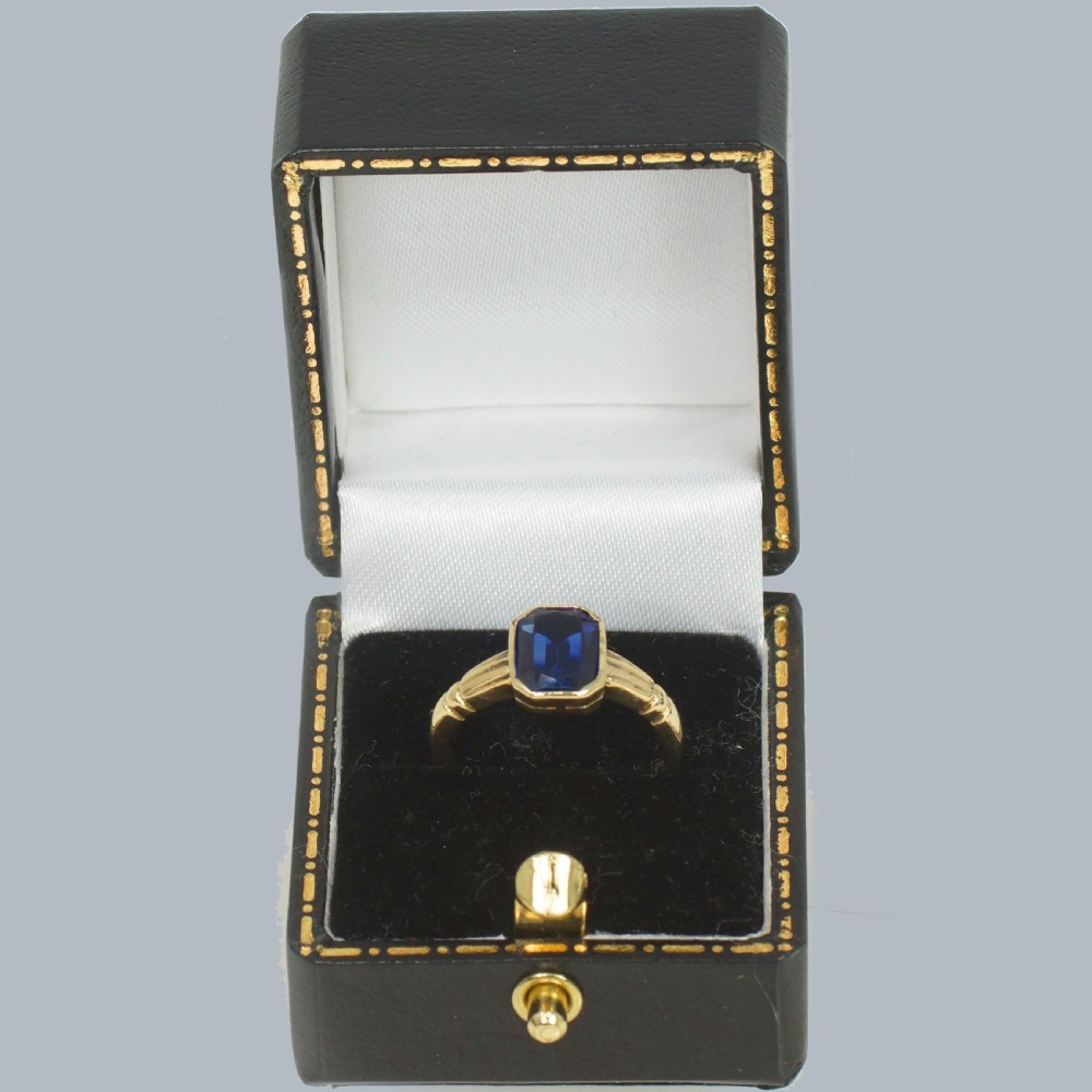 ART DECO SAPPHIRE RING by Ring Henry Griffiths Hallmarked 9ct Gold Chester 1931 View VI