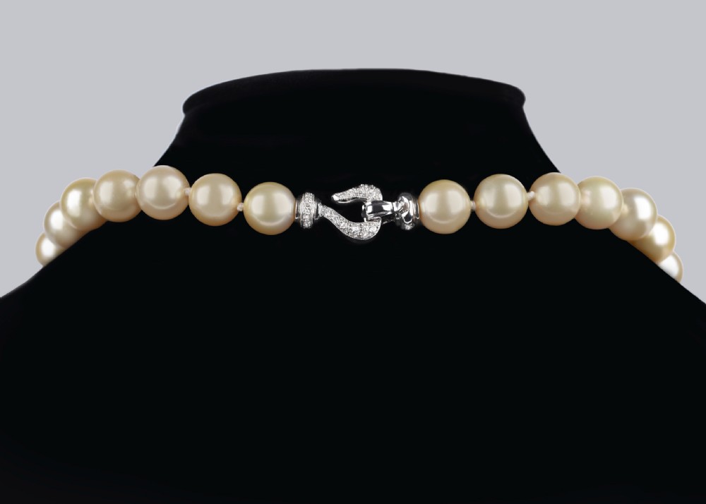 VINTAGE SOUTH SEA PEARL NECKLACE with Diamond Clasp 1960s Single Strand 14.5mm -10.5mm Pearls View IV