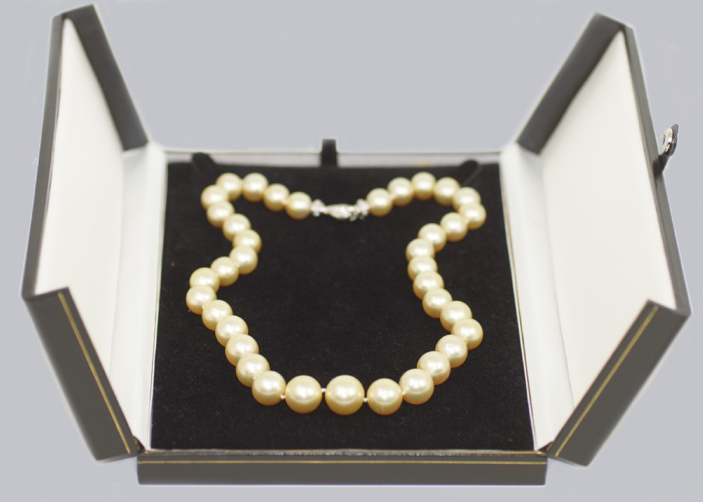 VINTAGE SOUTH SEA PEARL NECKLACE with Diamond Clasp 1960s Single Strand 14.5mm -10.5mm Pearls View X