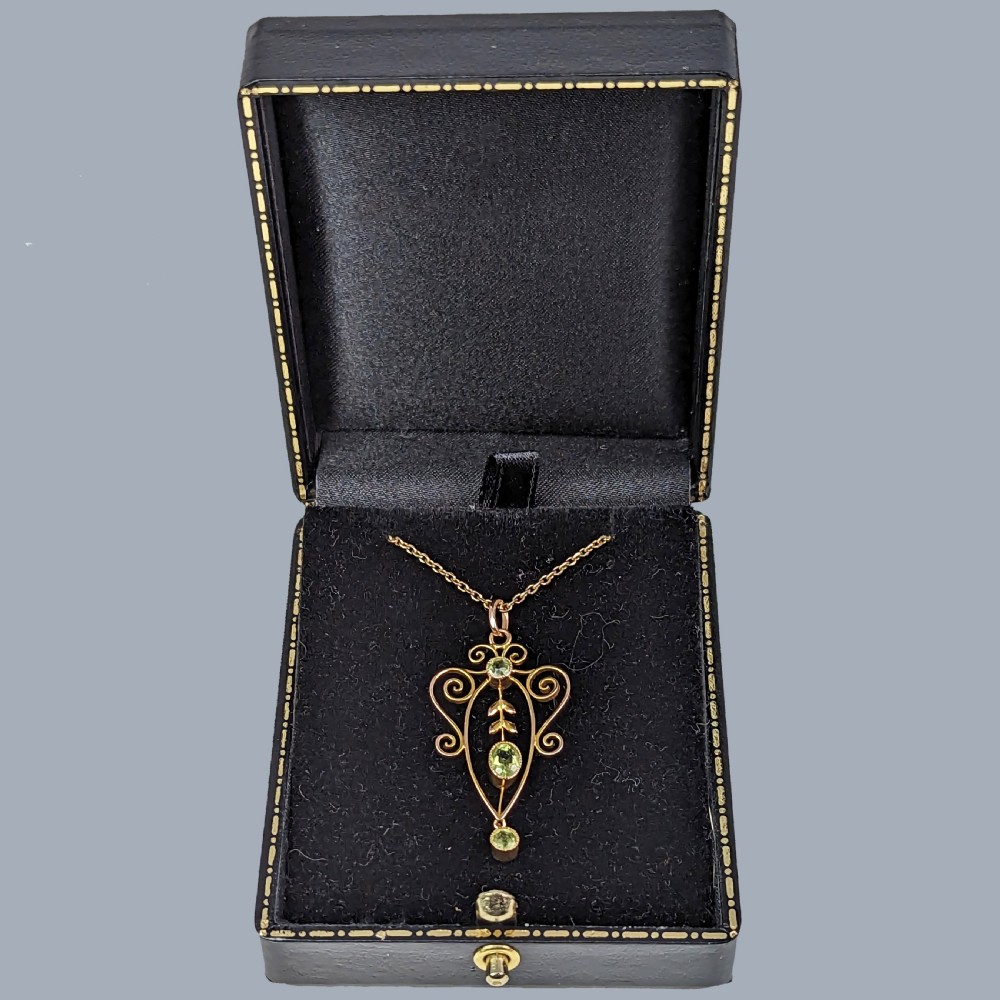 Art Nouveau Peridot Pendant and Chain Vintage 9ct Gold Antique Edwardian Pendant View IV