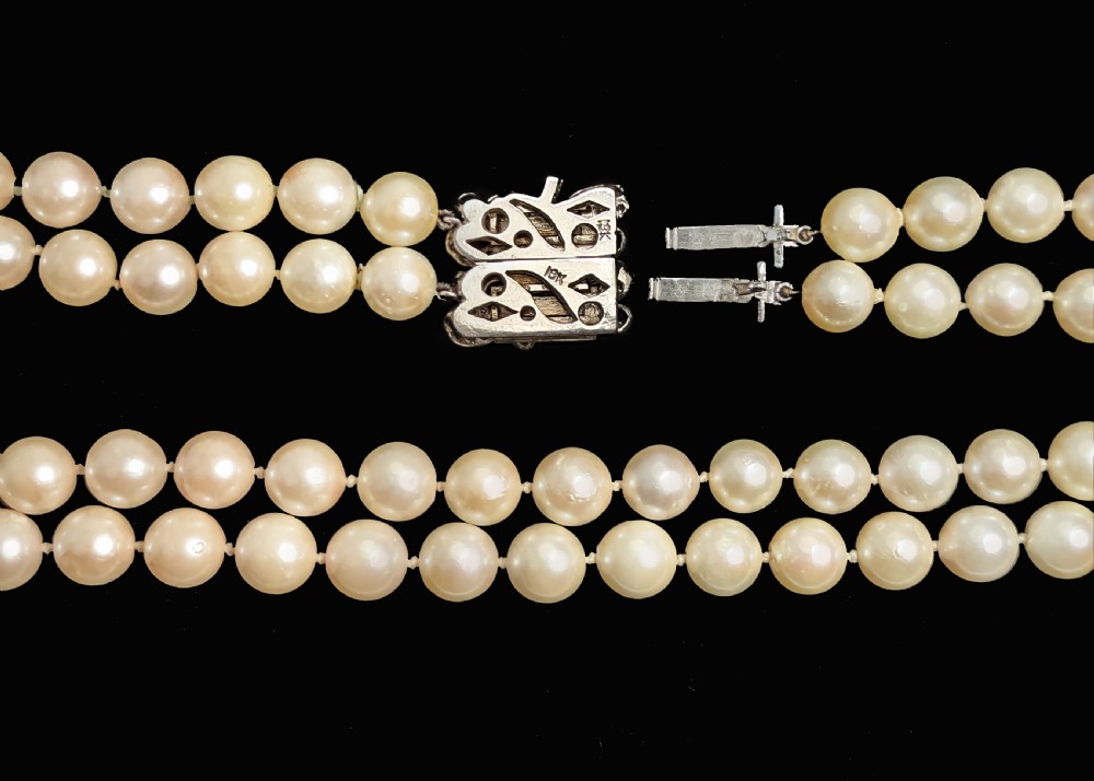 Vintage Double Strand Pearl Necklace 18K Gold Diamond Sapphire Clasp 1950s 2 Row View VII