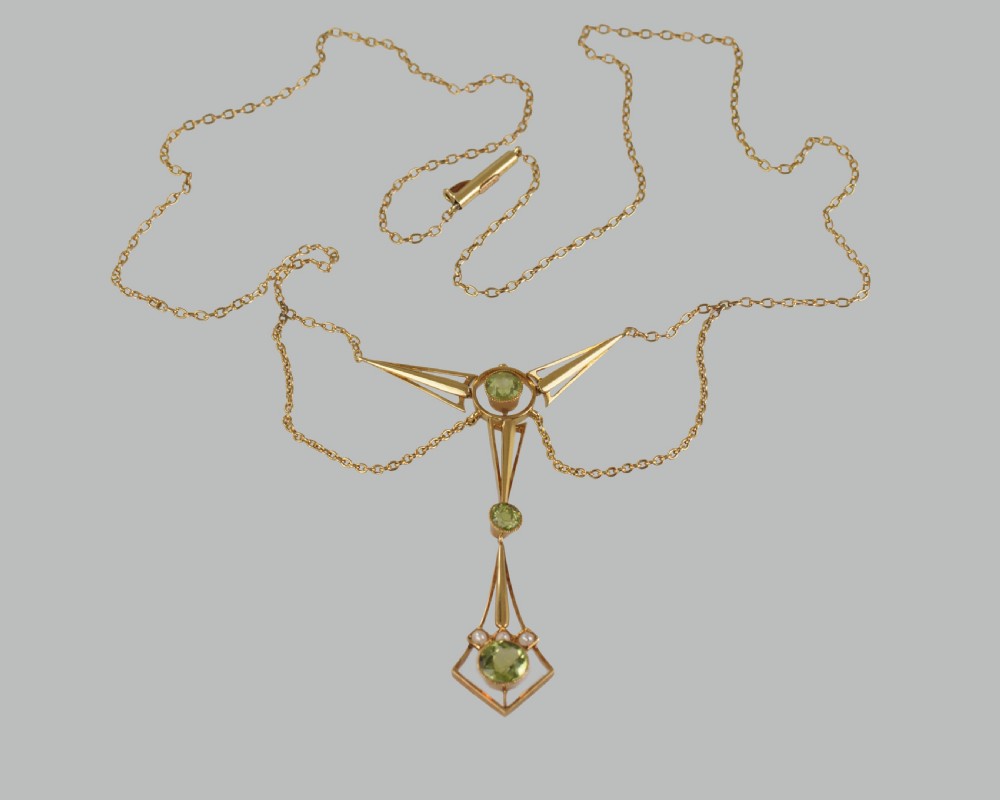 Edwardian Peridot Lavaliere Necklace 15ct Gold Art Deco  Peridot & Seed Pearl Antique Necklace View III