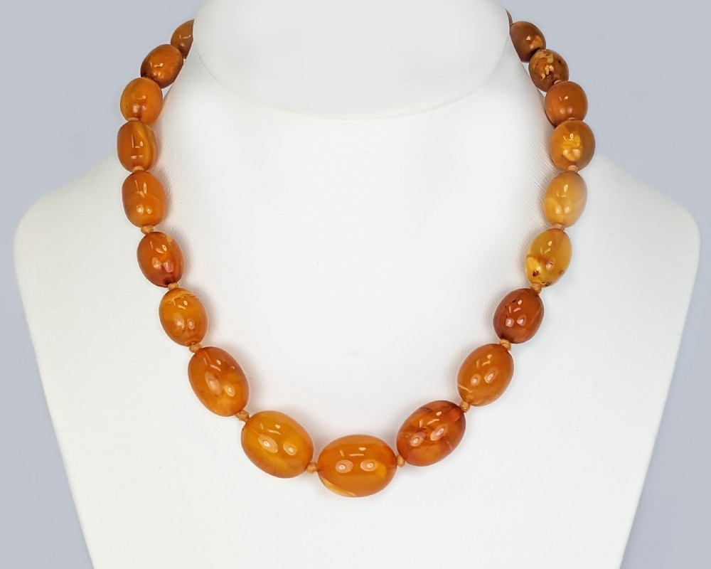 VINTAGE EGG YOKE AMBER NECKLACE 1950s Butterscotch Marbled Amber Bead Necklace View VI