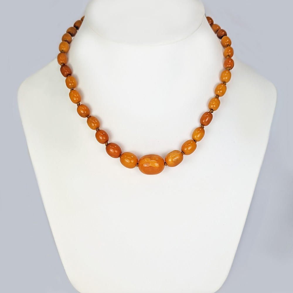 ANTIQUE BUTTERSCOTCH AMBER NECKLACE Single Strand 1930s Egg Yolk Amber Necklace View II