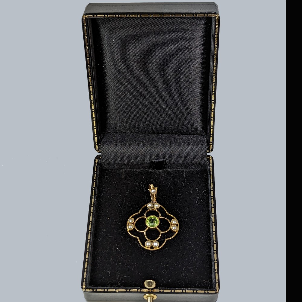 ART NOUVEAU 15ct GOLD PERIDOT and PEARL FLORAL PENDANT Antique Pendant circa 1900 View V