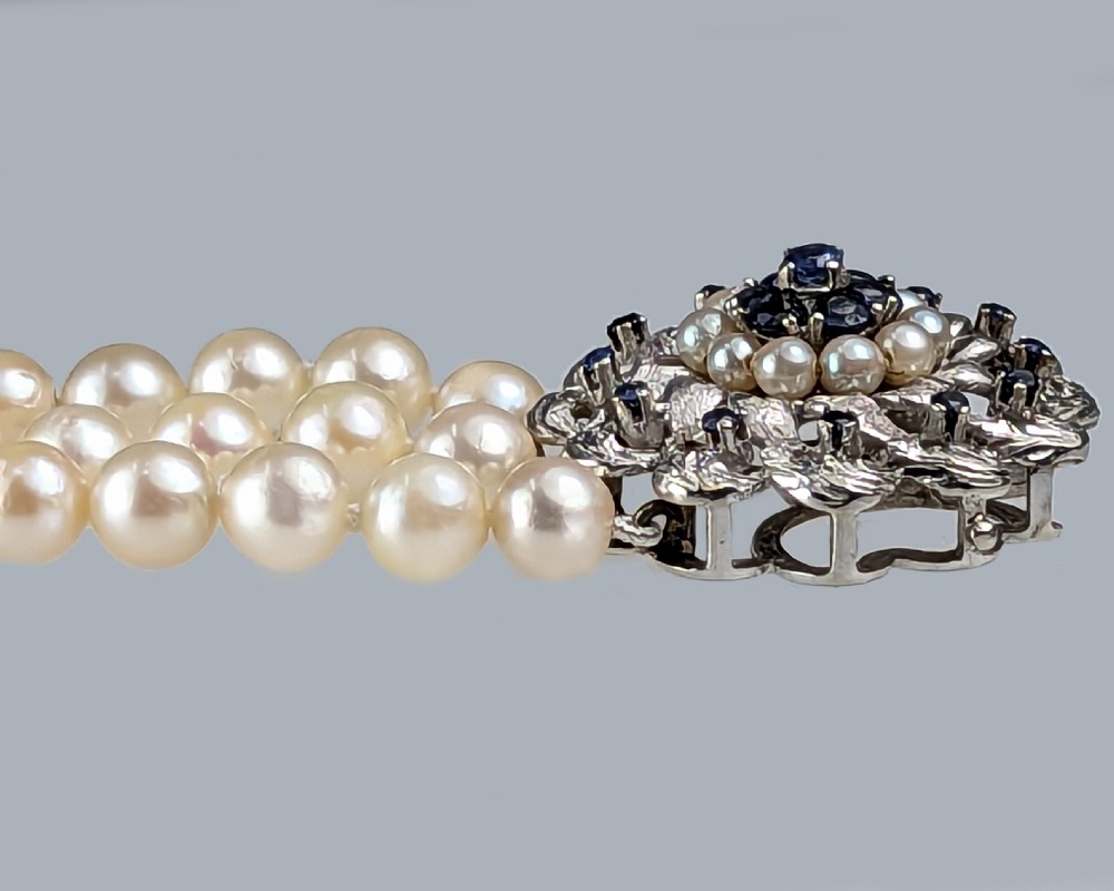 VINTAGE PEARL BRACELET with SAPPHIRE CLUSTER CLASP 9ct Gold 1950s Triple Strand View IV