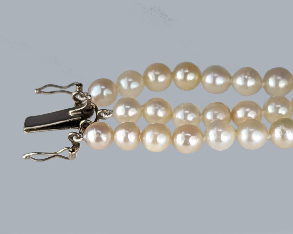 VINTAGE PEARL BRACELET with SAPPHIRE CLUSTER CLASP 9ct Gold 1950s Triple Strand View V