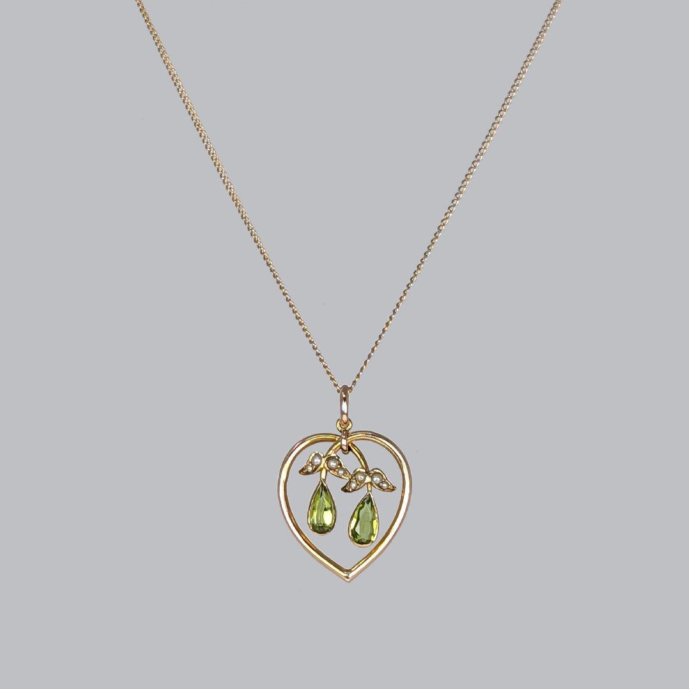 ART NOUVEAU PENDANT PERIDOT and PEARL 9ct Gold Floral Antique Edwardian Pendant View III