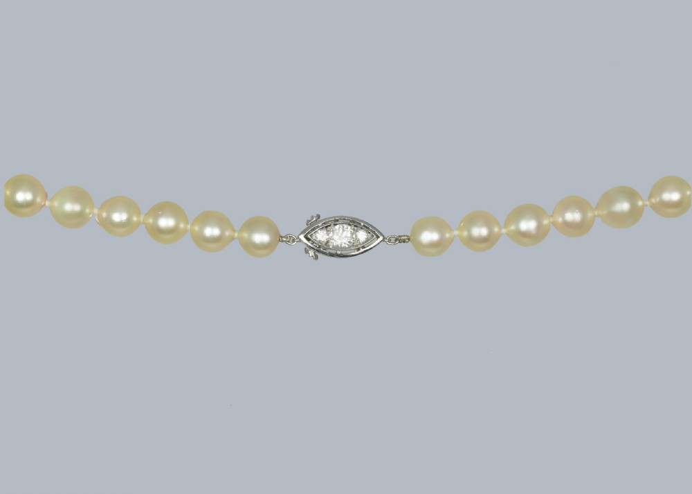Vintage Pearl Necklace Dimond Platinum Clasp 1950s Single Strand Antique Pearls View III