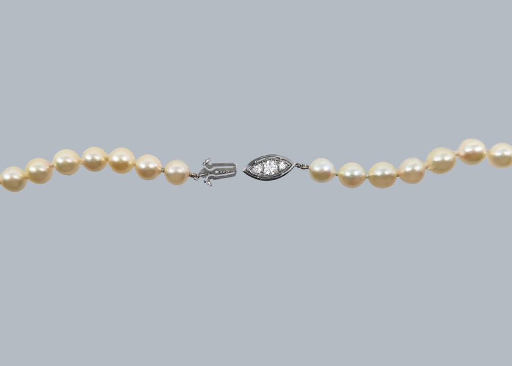 Vintage Pearl Necklace Dimond Platinum Clasp 1950s Single Strand Antique Pearls View IV