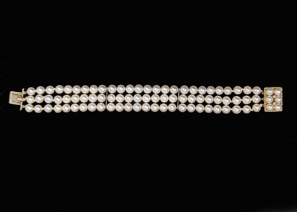 Vintage Pearl Bracelet with 9ct Gold Clasp Triple Strand London Hallmarked View II