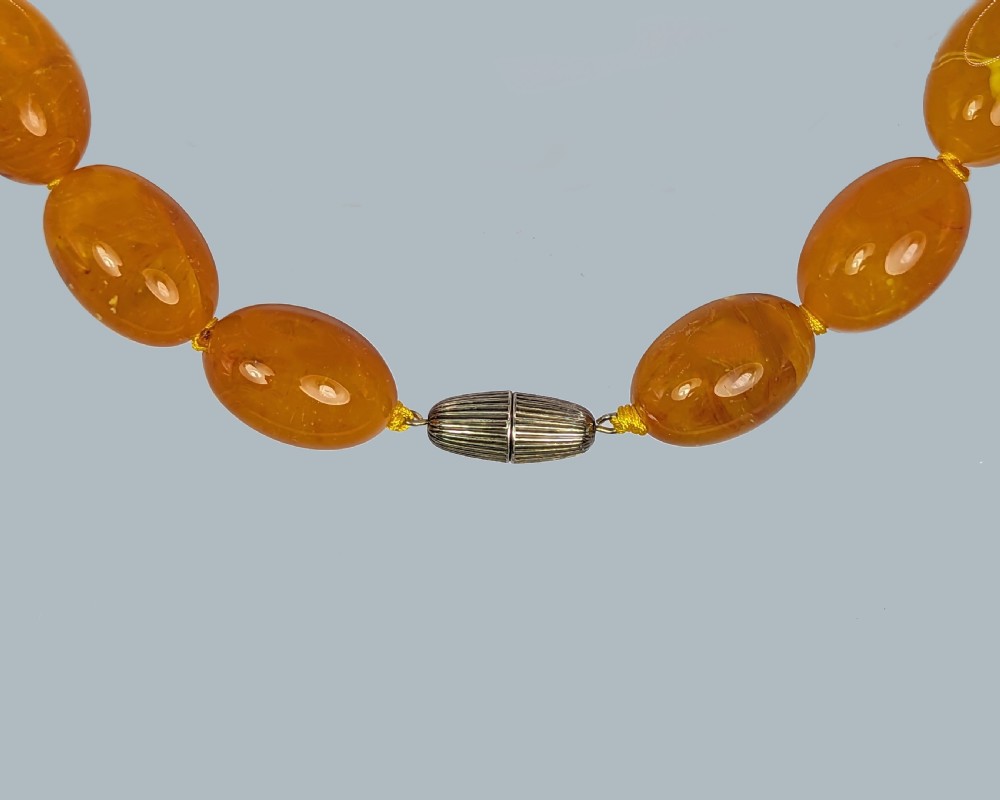 Antique Butterscotch Amber Necklace 80gr 2.5cm Beads Vintage 1920s Barrel Clasp View III