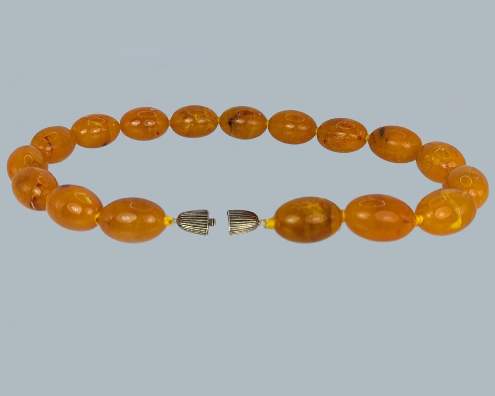 Antique Butterscotch Amber Necklace 80gr 2.5cm Beads Vintage 1920s Barrel Clasp View IV