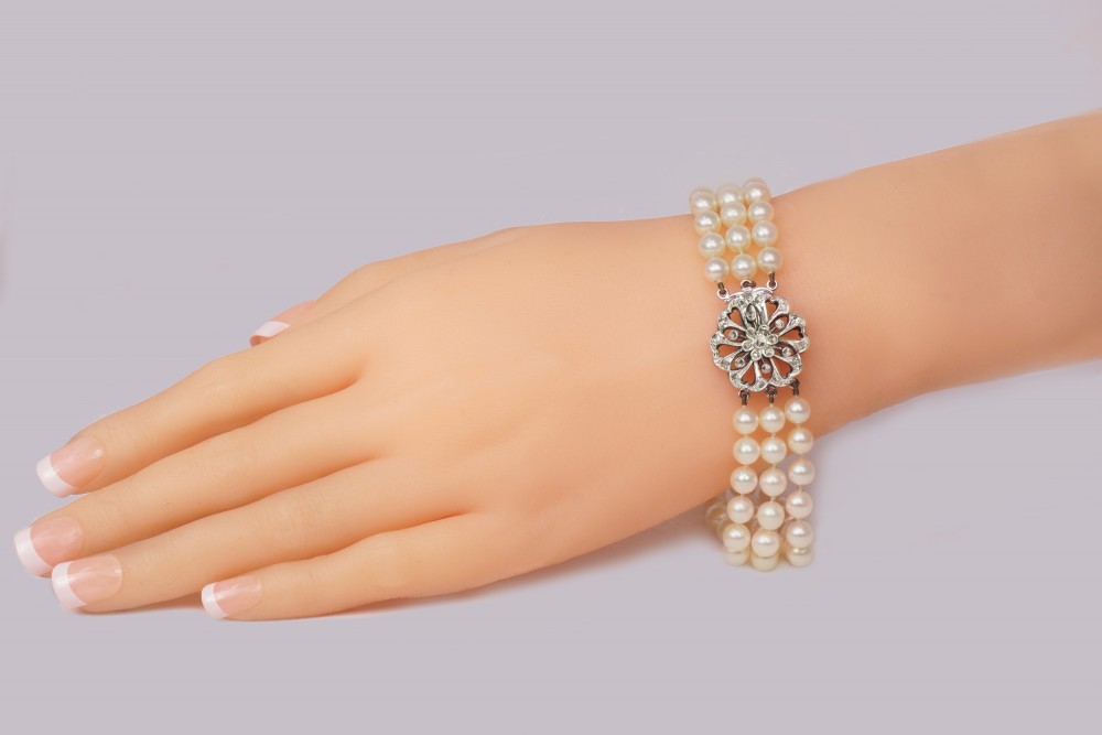 VINTAGE PEARL BRACELET 9ct Gold Diamond Cluster Clasp 1960s Triple Pearl Strand London 1966 View VI