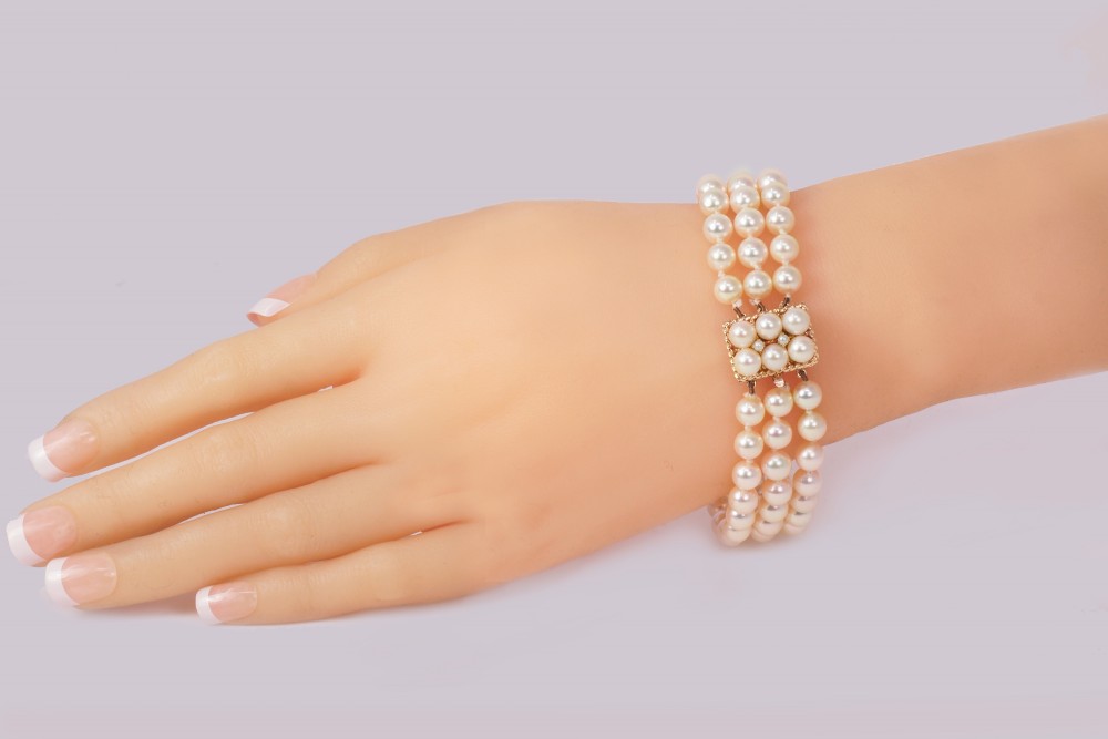 Vintage Pearl Bracelet with 9ct Gold Clasp Triple Strand London Hallmarked View IX