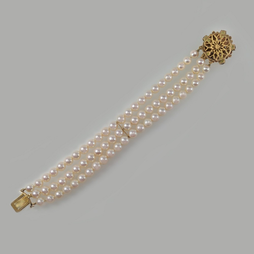 Vintage Pearl Bracelet with Peridot Cluster Clasp 9ct Gold 1950s Triple Strand View V