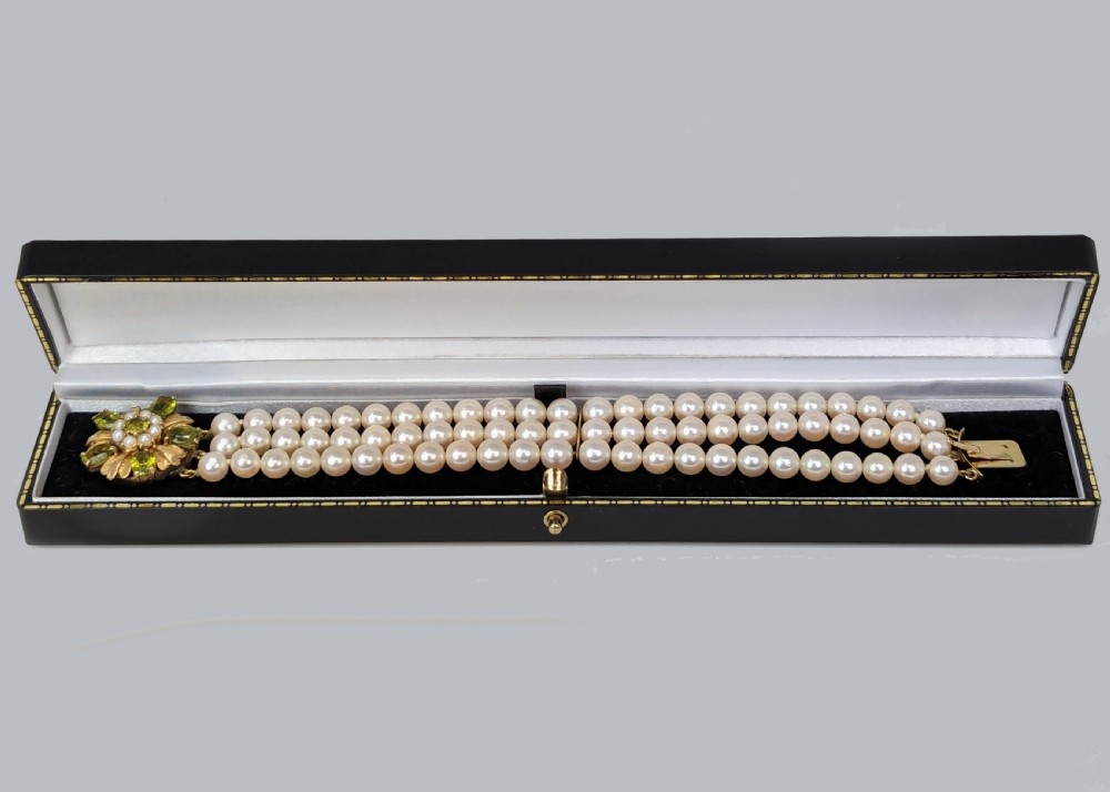 Vintage Pearl Bracelet with Peridot Cluster Clasp 9ct Gold 1950s Triple Strand View VI