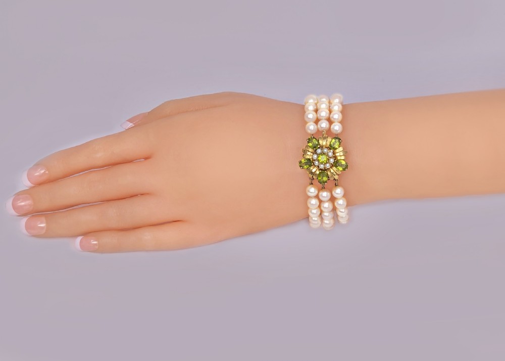 Vintage Pearl Bracelet with Peridot Cluster Clasp 9ct Gold 1950s Triple Strand View VII