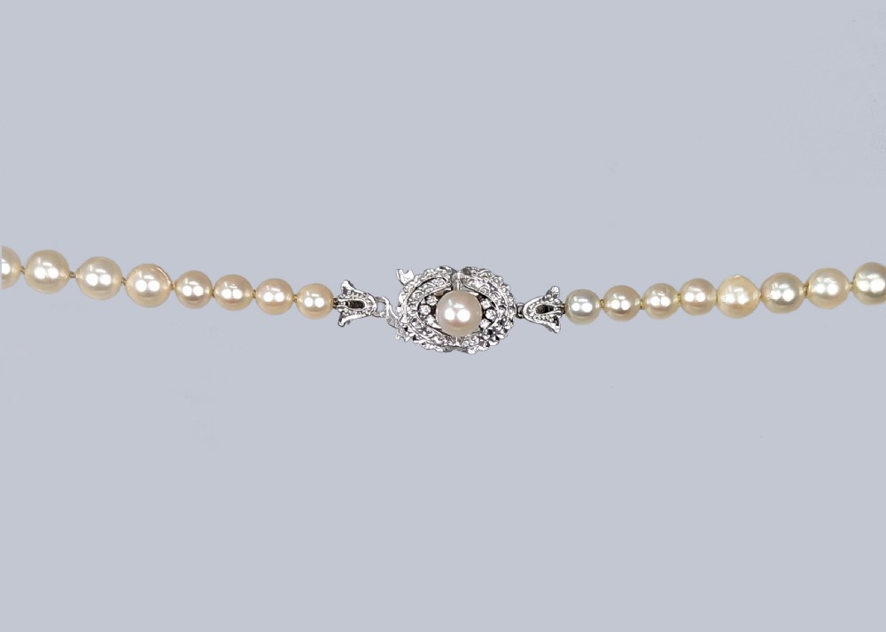 VINTAGE PEARL NECKLACE DIAMOND CLASP with Gem Report Single Strand 1950s Pearls 18ct Gold Clasp View VI