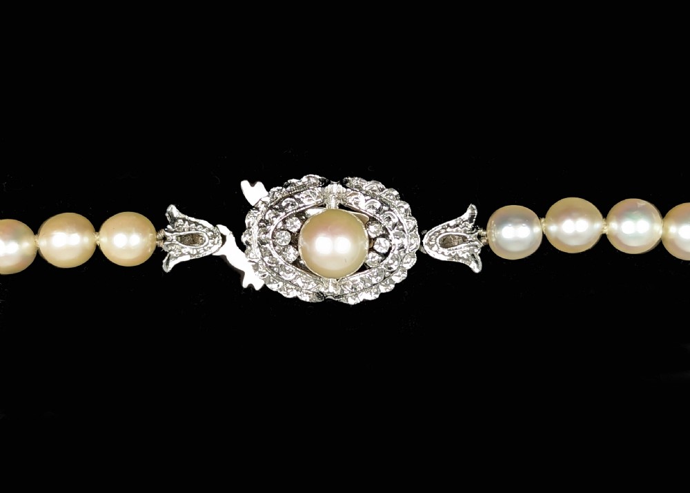 VINTAGE PEARL NECKLACE DIAMOND CLASP with Gem Report Single Strand 1950s Pearls 18ct Gold Clasp View XII