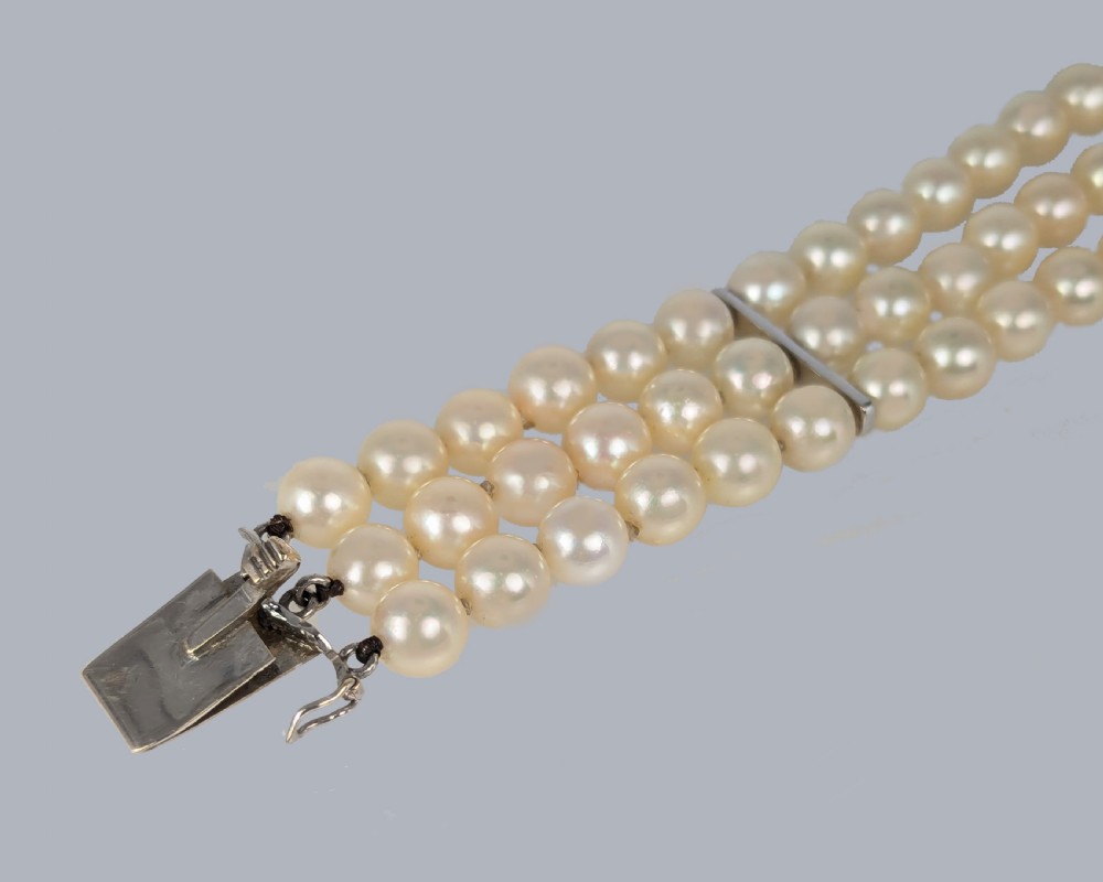 Vintage Pearl Bracelet Sapphire Abstract Clasp 14ct Gold 1950s Triple Strand View VII